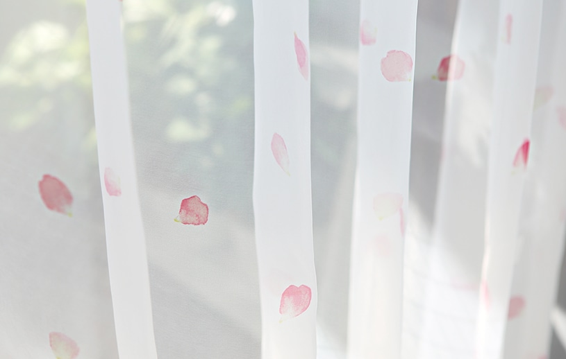 レースカーテン ひらひらと舞う花びら柄のカーテン ロンド ピンク ローズ 1cm刻みのカーテン パーフェクトスペースカーテン館